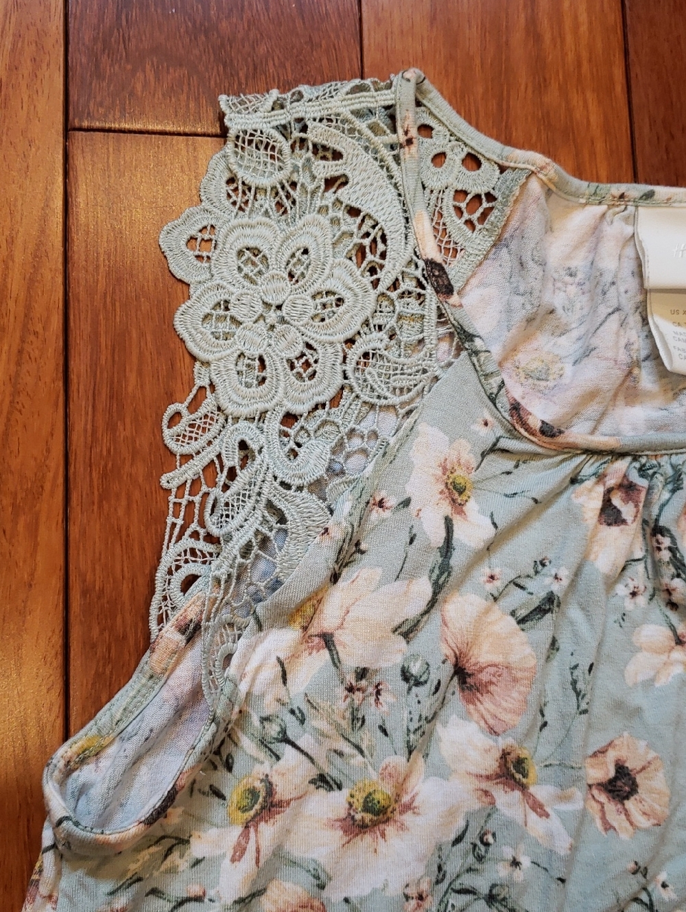 H&M Women's XS Sleeveless Lace detail floral blouse - Picture 4 of 7